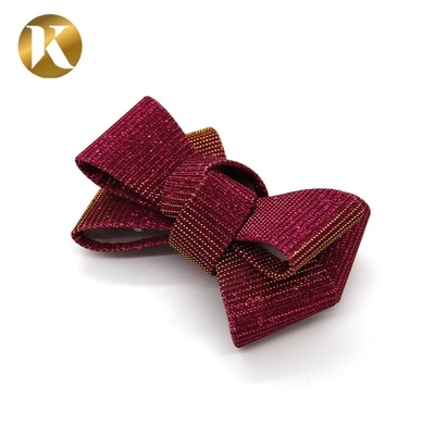 Schuhen für Frauen mit roter Farbe